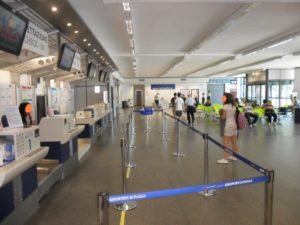 Scopri di più sull'articolo Aeroporti di Puglia, oltre 750mila passeggeri ad agosto a Bari e Brindisi: in aumento i turisti stranieri
